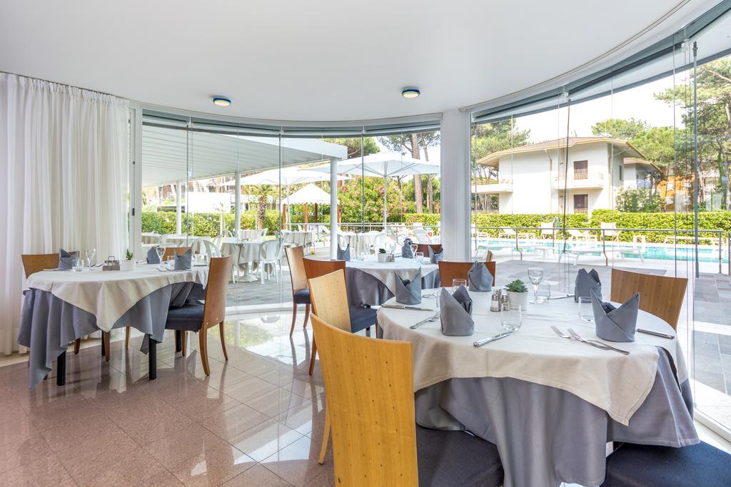 Hotel Smeraldo Lignano Sabbiadoro Exterior photo